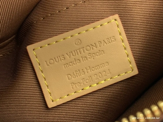 Official oldcobbler Chess Messenger-24*24*8CM LOUIS VUITTON 0820